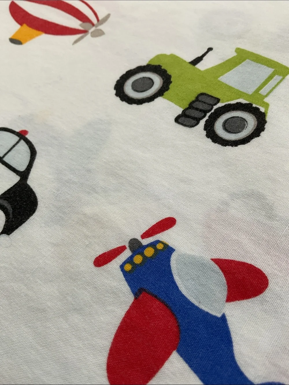 🚘 Dream Factory top flat sheet with pillowcase.